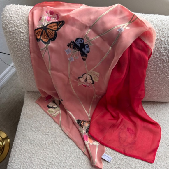 Beautiful MMA Butterfly Scarf made in Italy - Picture 4 of 6